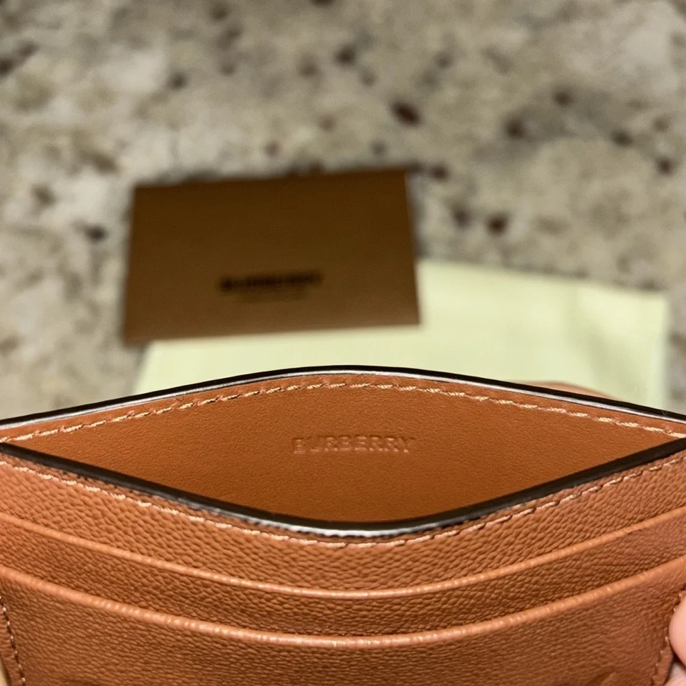 Burberry - Picture 3 of 9